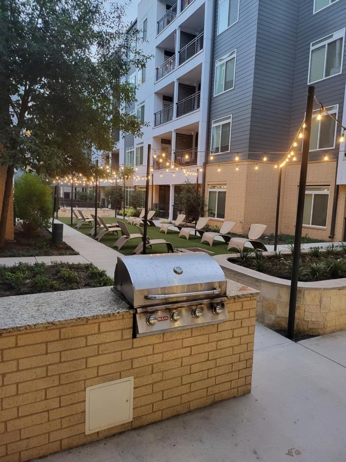 Downtown With Riverwalk Views Free Parking Pet Friendly Centrally Located On The Riverwalk Apartment