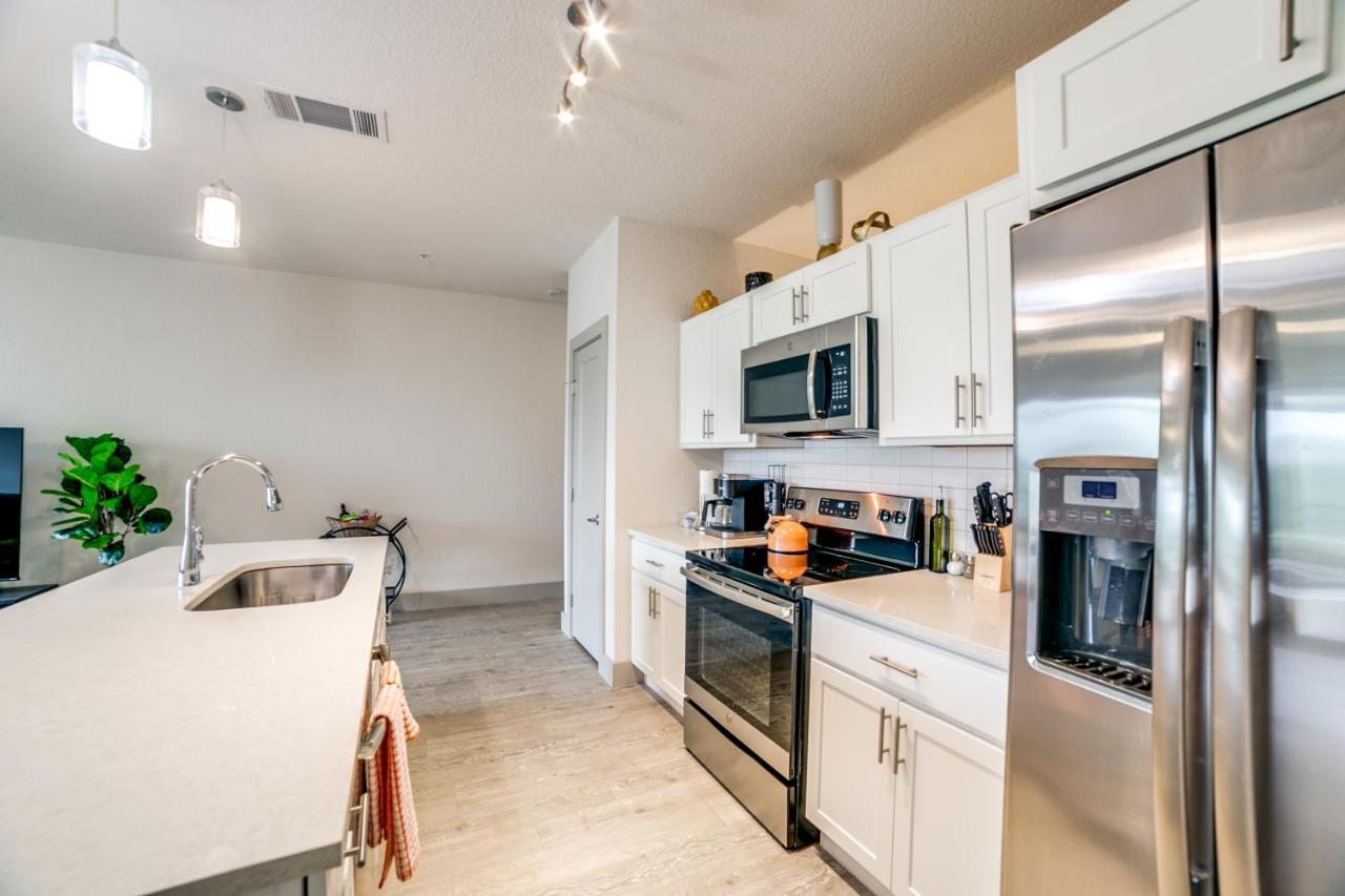 Downtown With Riverwalk Views Free Parking Pet Friendly Centrally Located On The Riverwalk Apartment *