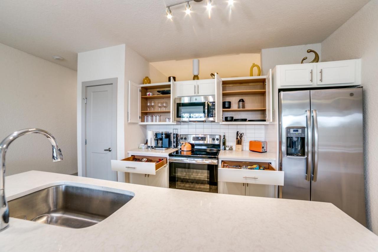 Downtown With Riverwalk Views Free Parking Pet Friendly Centrally Located On The Riverwalk Apartment *