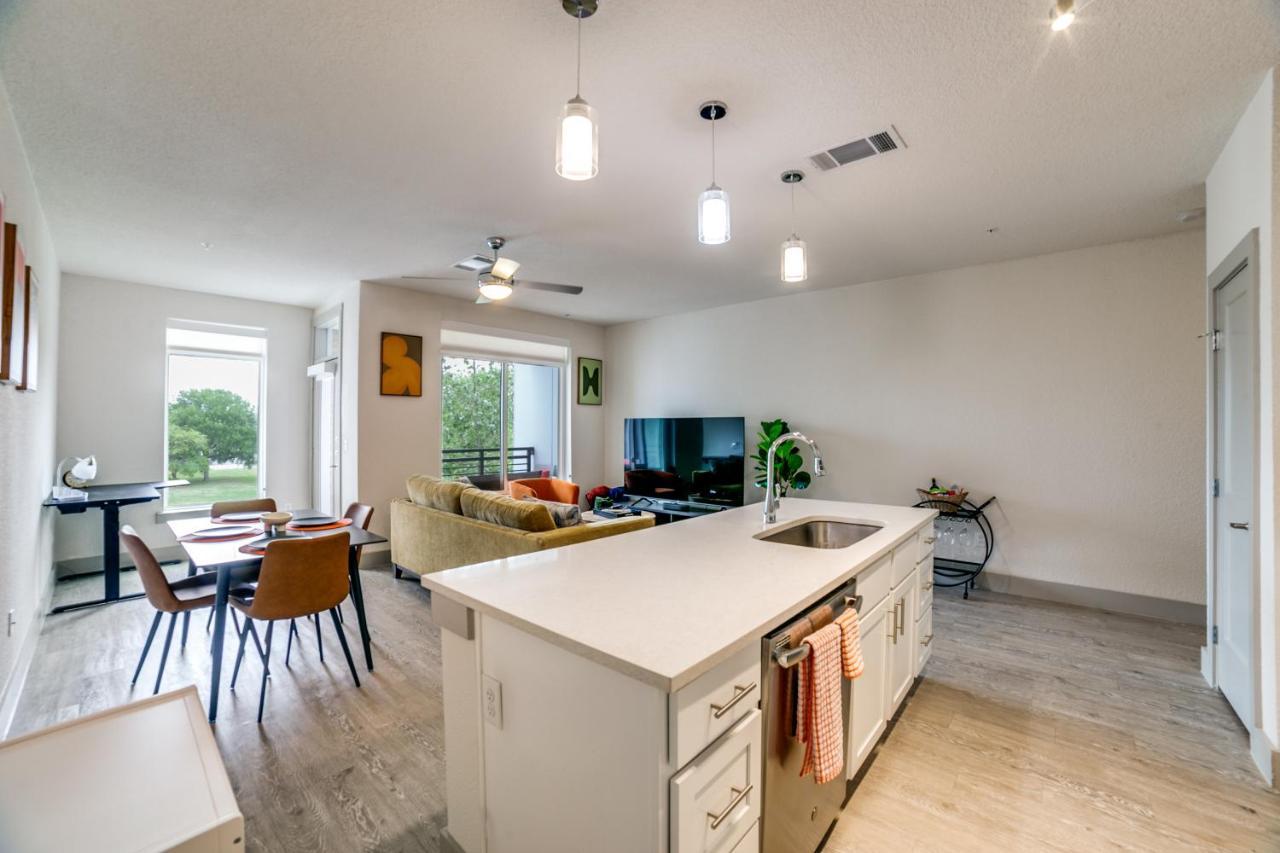 Apartment Downtown With Riverwalk Views Free Parking Pet Friendly Centrally Located On The Riverwalk *