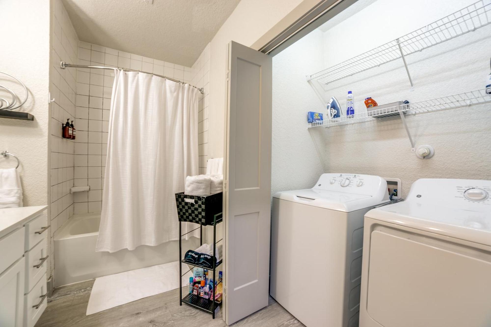 Downtown With Riverwalk Views Free Parking Pet Friendly Centrally Located On The Riverwalk Apartment