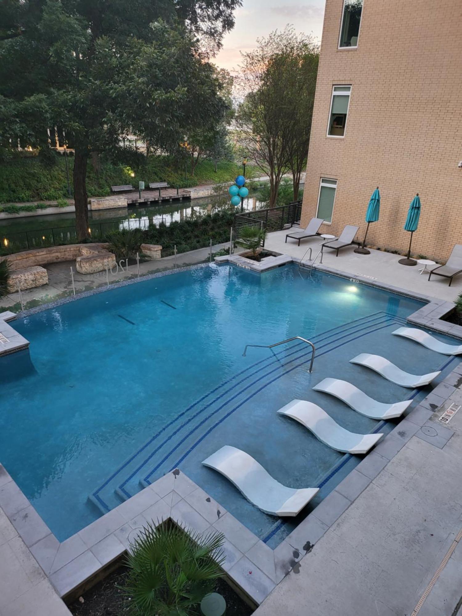 Downtown With Riverwalk Views Free Parking Pet Friendly Centrally Located On The Riverwalk Apartment San Antonio